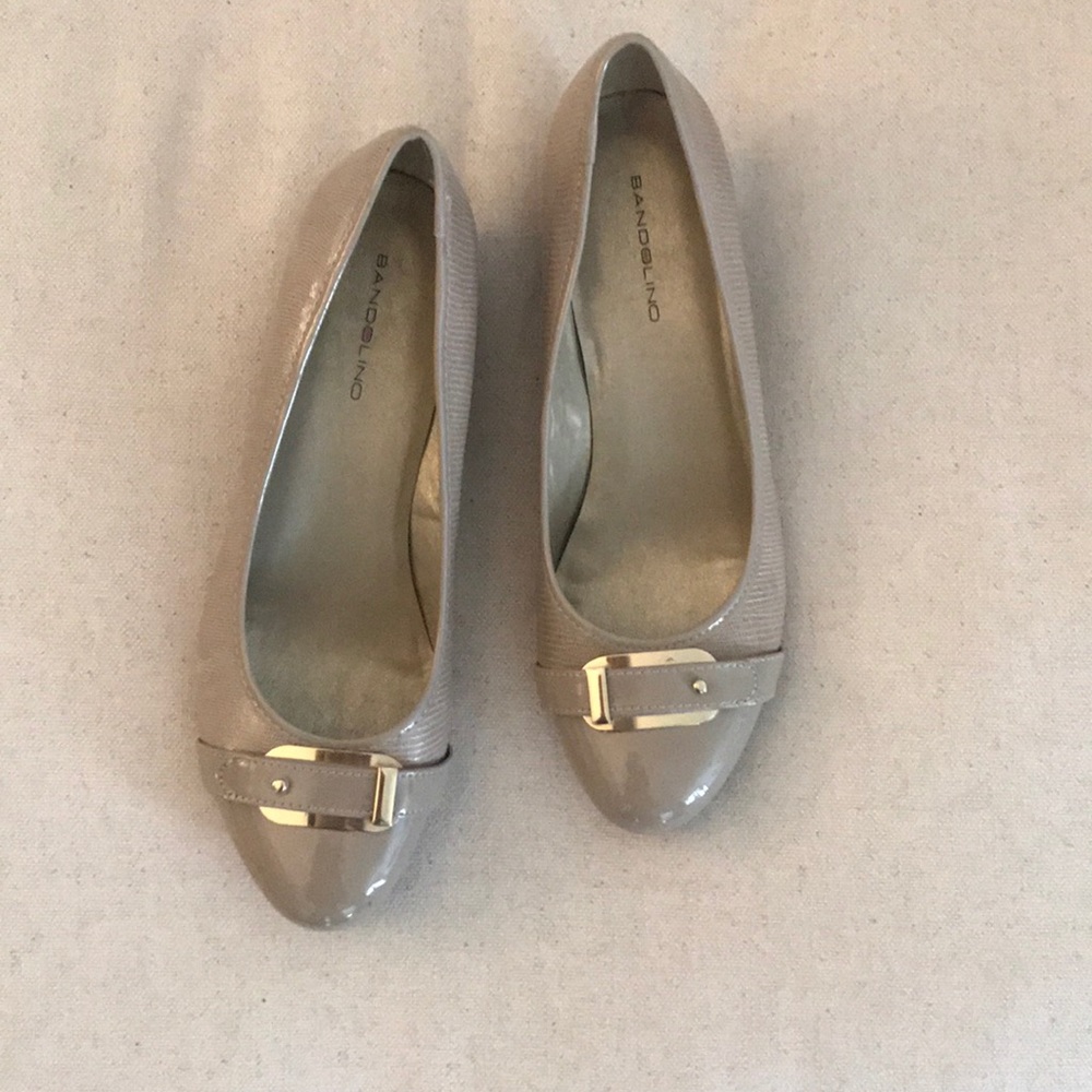 Size 10 tan Bandolino wedges